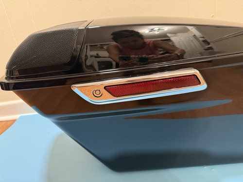 2014-2024 Harley Davidson Street Glide LEFT LH Saddlebag Black w/Chrome 90200414 - Picture 2 of 11
