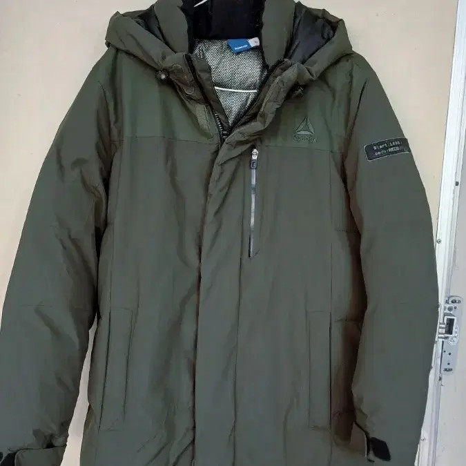 Reebok Men's Long Padding Coat, Size 95 - Very Good Condition thumbnail 3