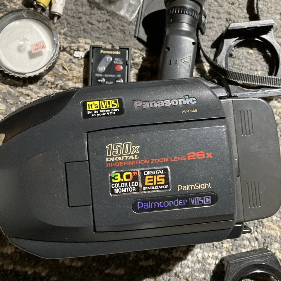 Panasonic PV-L559 Palmcorder Palmsight VHS-C Camera Camcorder W case and bats - Image 3 of 4