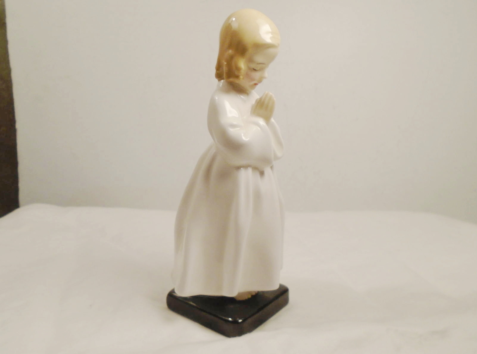 Royal Doulton HN 1978 Bedtime Prayer Porcelain Figurine of a Little Girl
