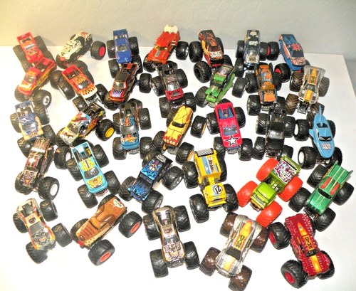 Lot Of 32 Monster Jam Trucks 1:64 Grave Digger Max D Fire Starter Cremator +++B