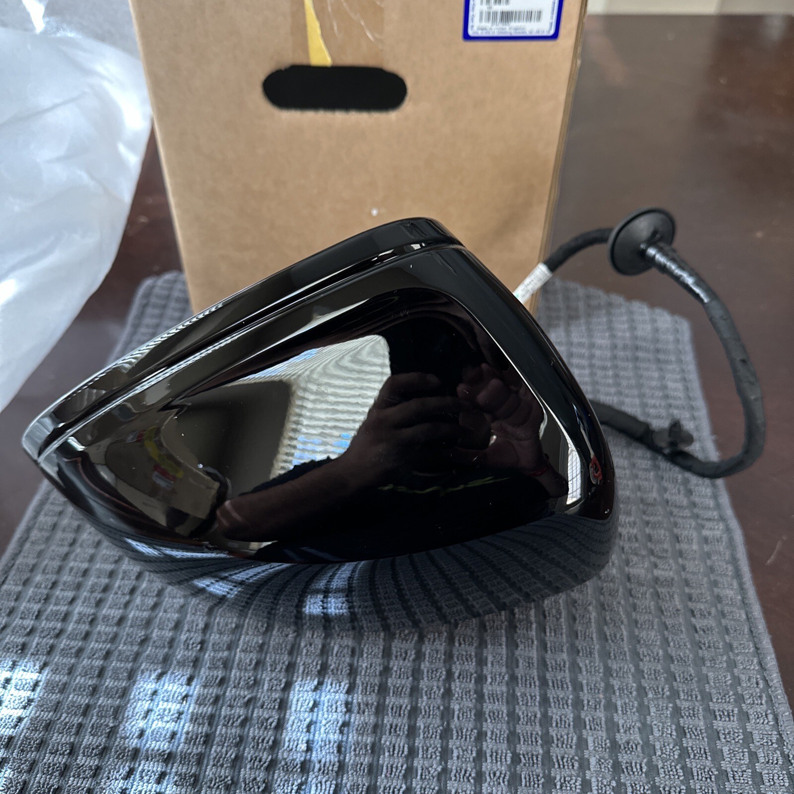 31477683 Door Mirror (Right). REAR VIEW MIRROR Volvo OEM XC40 