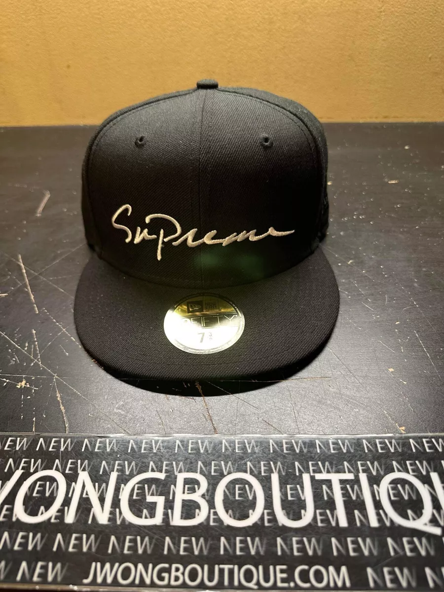 supreme Classic Script New Era® 7 1/4 黒