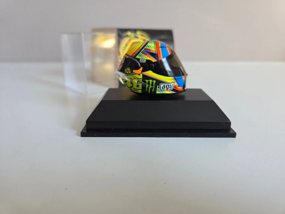 Casco Minichamps 1/8 - V. Rossi - Test Sepang MotoGp 2014 - 398140076 - Immagine 3 di 4