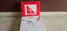 JC Wings Qantas Airways B 737-838 1:200 2007s  Colors. Named Bendigo VH-VZO