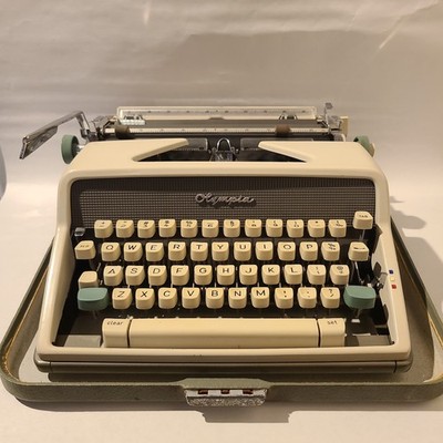 Vintage 1962 Olympia SM7 De Luxe Typewriter Modern Elite No. 66.