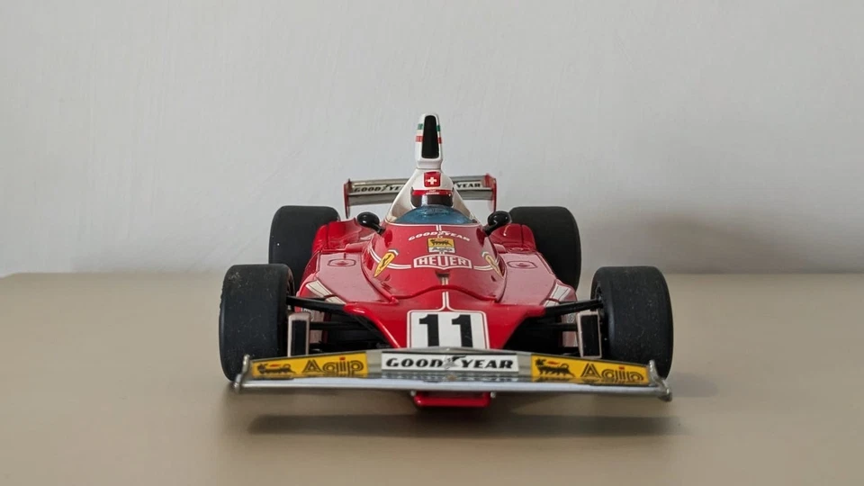 Paul's Model Art 1:18 Ferrari 312T #11 (1975) Paul's Model Art Red Metallic - Immagine 2 di 4