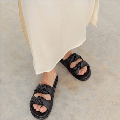 DEAR FRANCES Tye Black Leather Knot Slide size 11