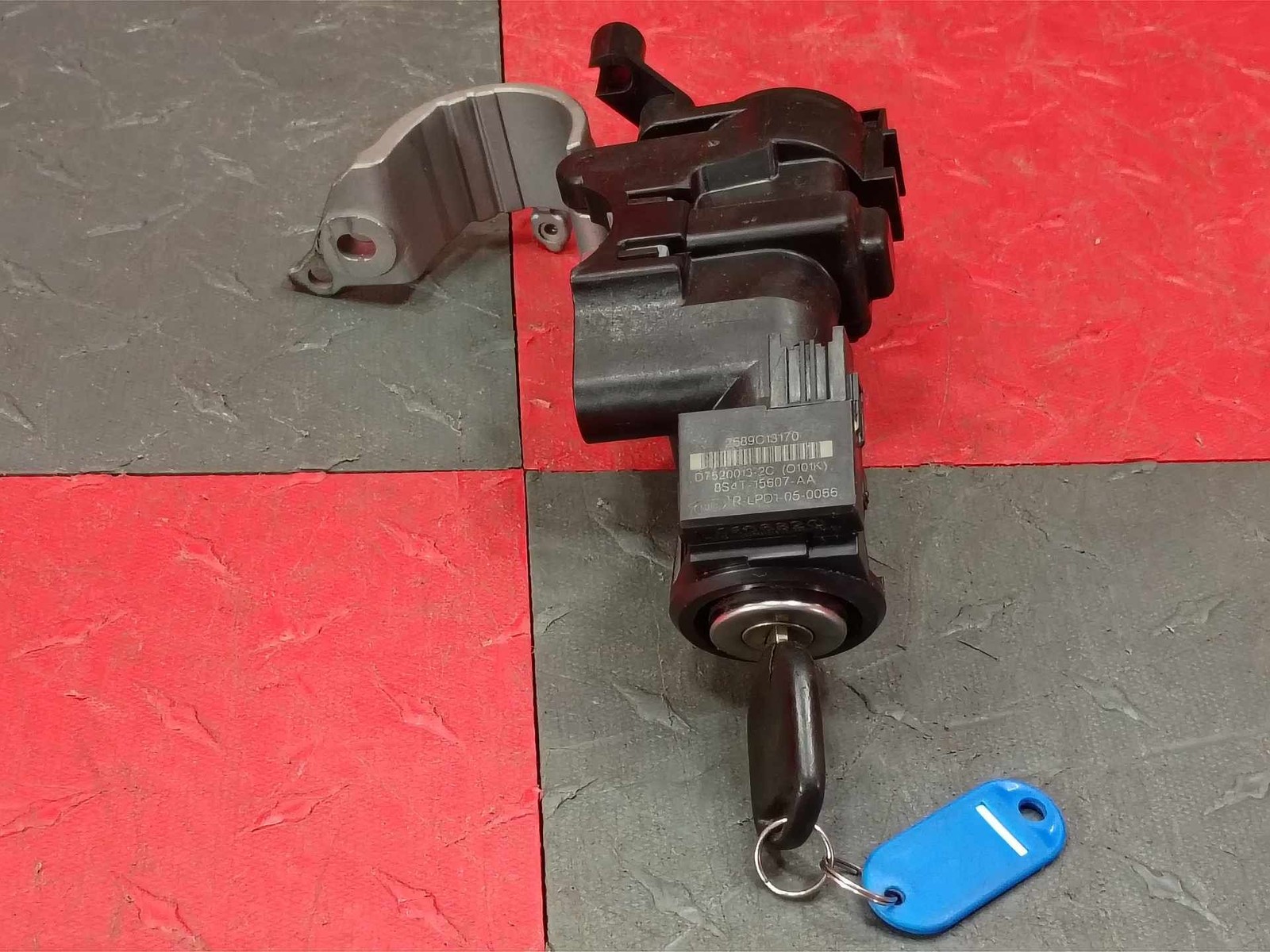 00-18 Ford Focus Automatic Transmission Ignition Switch w/Key OEM#8S4T-15607-AA