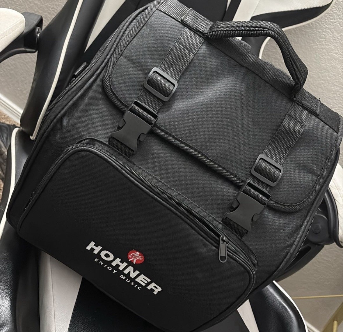 как выглядит HOHNER Panther Diatonic Accordion 31/12 Keys 2 Register Black w/ Bag Straps фото