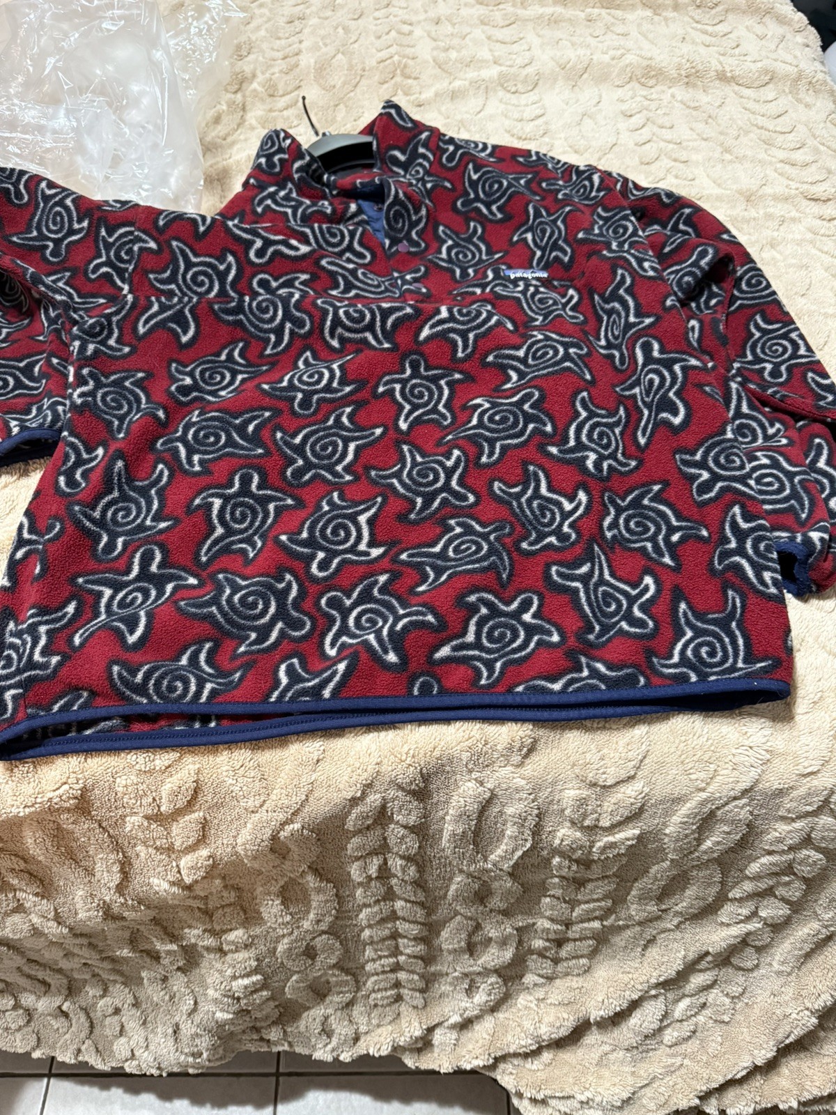 Patagonia Red Turtle Pattern Pullover - Size L un… - image 6