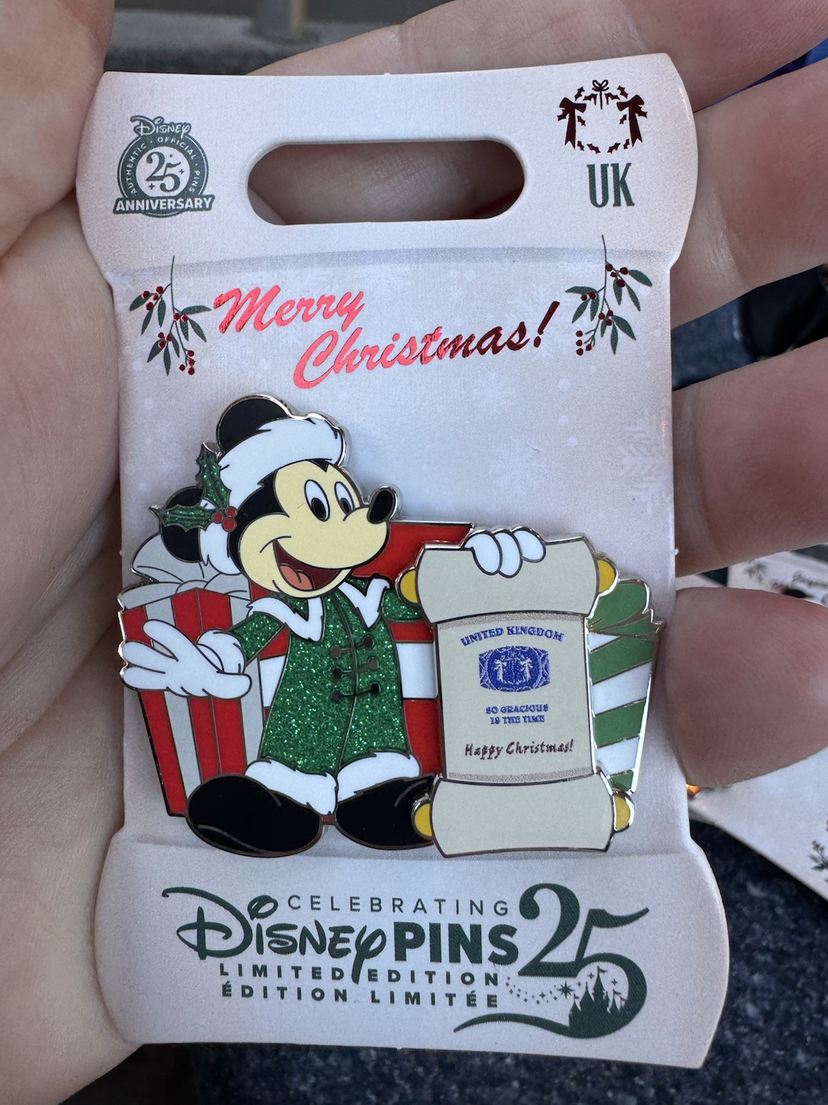 Disney Released Today Mickey Disneyland Exclusive UK Merry Christmas Pin LE 2000