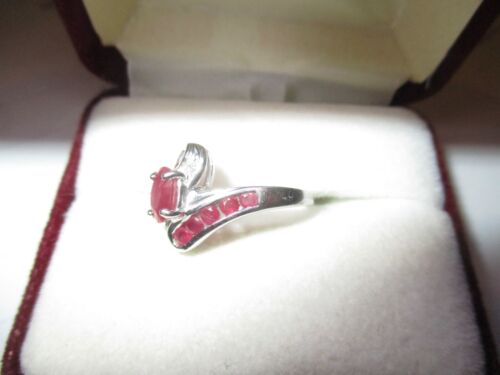 ESTATE FIND 10k Gold .91ct Lab Created? Oval Cut Ruby Cocktail Ring sz 5.5 - Picture 2 of 7