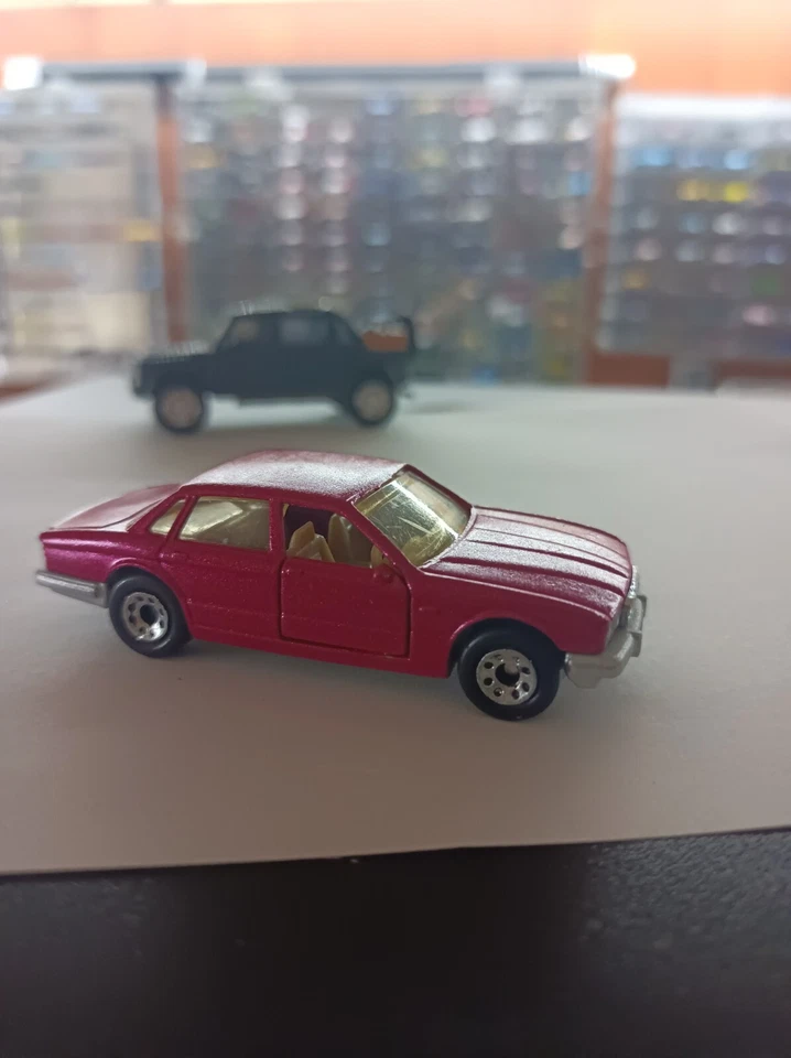 Matchbox - Jaguar XJ6 Rosso Porte Apertura 1:64 Macao 1986 - Immagine 2 di 2
