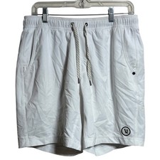 Vuori Kore Shorts Mens Medium White Athletic Lined Training Gym Yoga V302
