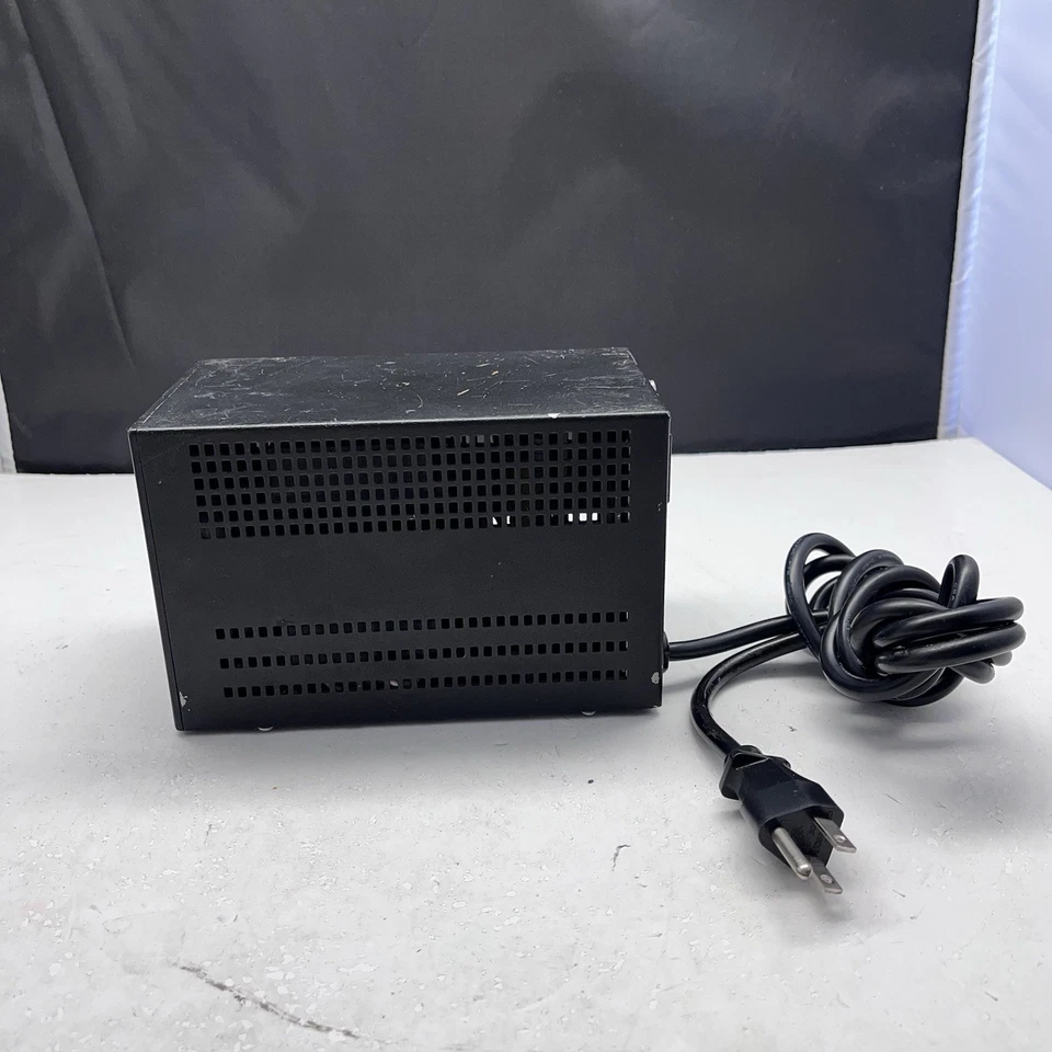 ONEAC PC240A-S2S Power Conditioner Max Output 120~2.0A With 4 Plugs D3 - Image 2 of 4