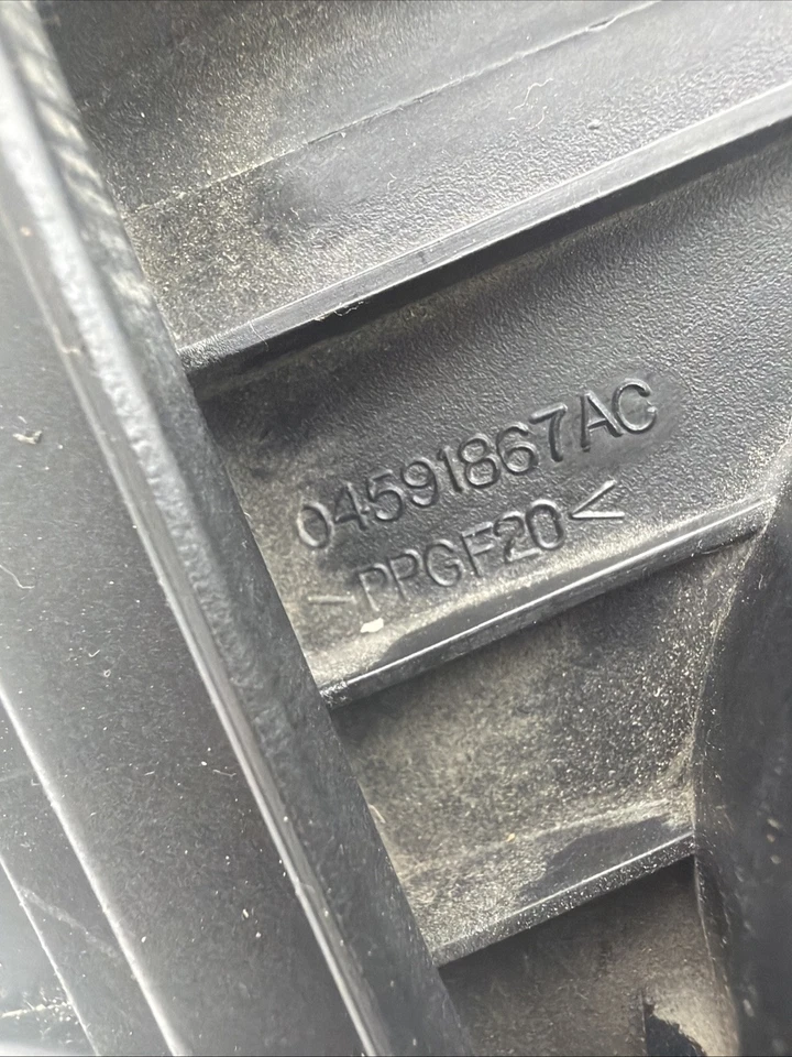 Cubierta superior del filtro de aire Chrysler 300 2005-2010 04591867ac OEM Foto 3 de 4