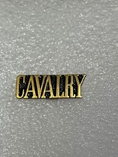 US ARMY CAVALRYTEXT HAT/LAPEL PIN MEASURES 1 AND 1/8 EE P15438