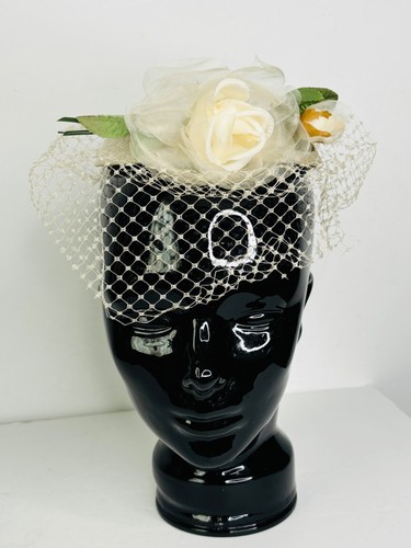 VTG 60'S LOVELY!! CREAM ROSE FLORAL MESH VEIL FASCINATOR CALOT SMALL RING HAT