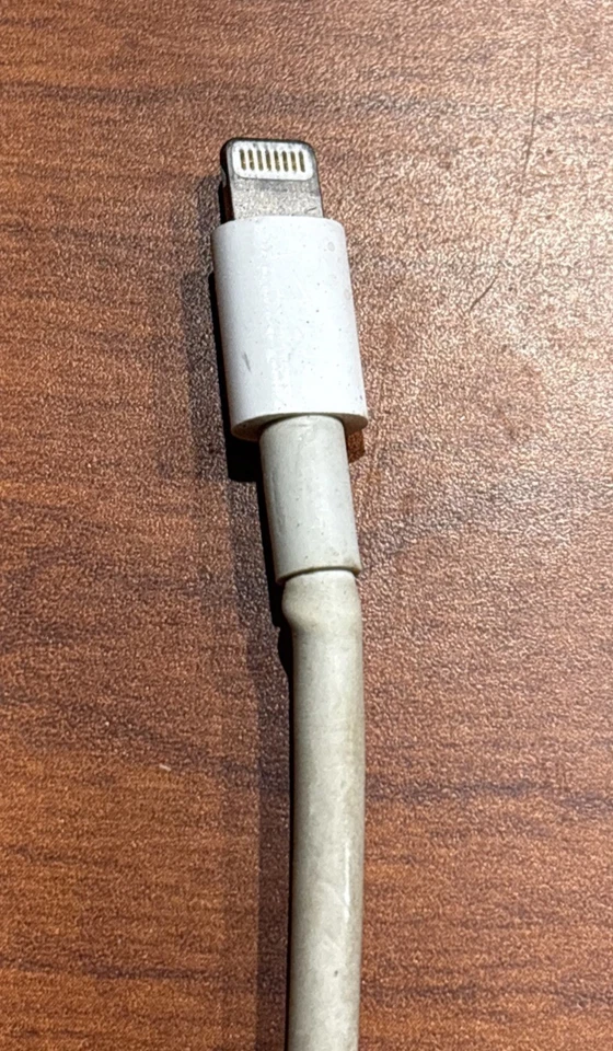 Apple Digital AV Adapter HDMI To iPhone iPad. Tested Works!! - Image 2 of 4