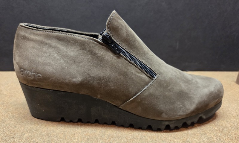 Arche Women’s Boot  Nubuck Brown  Sz 39 Comfort Wedge Stylish High Quality
