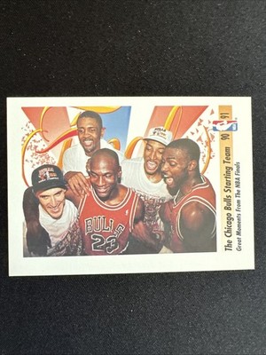 1991-92 SkyBox #337 The Chicago Bulls Starting Team Micheal Jordan
