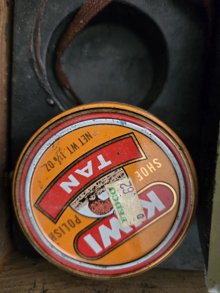 Kit de caja de brillo de zapatos Sears vintage con tampón eléctrico y cepillos y pulido Foto 3 de 4