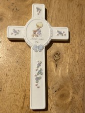Vintage 1990 Precious Moments "Jesus Loves Me" porcelain wall cross