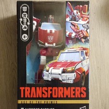 Hasbro Transformers Age of the Primes Autobot Ratchet Deluxe Transforming Figure