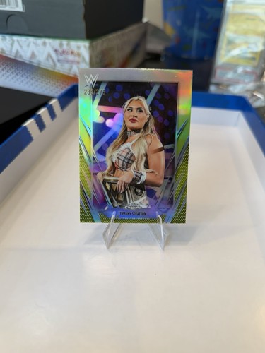 2026 Topps Chrome WWE Tiffany Stratton Yellow Refractor #/275 - Bild 1 von 2