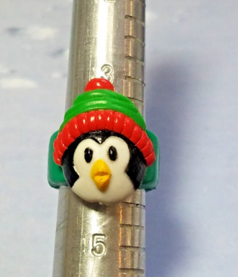 Vtg Plastic Penguin Wearing Hat Ring  (c) C-P INC Holiday Adjustable SZ 4 Green