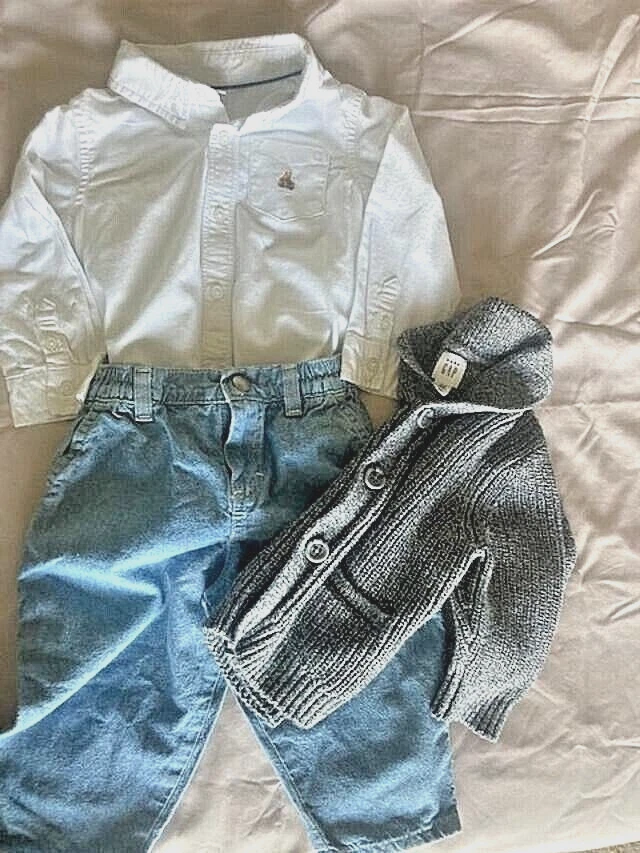 Boys 18-24 m OUTFIT set Baby Gap, BGosh. Sweater, Oxford Shirt, Jeans. CUTE!