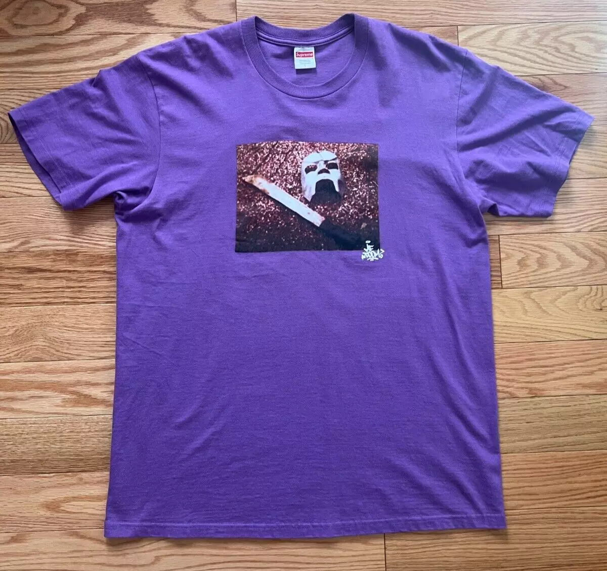Authentique t shirt violet poussiéreux Supreme x MF DOOM FW23
