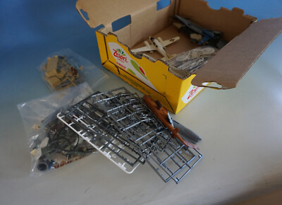 Sammlung Modellbau Teile verschieden teils Flugzeuge Motorrad (F24-833)