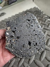 Chondrit /Achondrit Ca.470 Gramm.Schön massig, mit schöner Schmelzkruste.