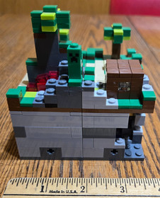2012 LEGO MINECRAFT MICRO WORLD: THE FOREST SET #21102, COMPLETE