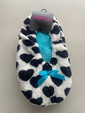 MeMoi Women  s Size 8-10.5 Medium black hearts Plush Lined Nonslip Slippers
