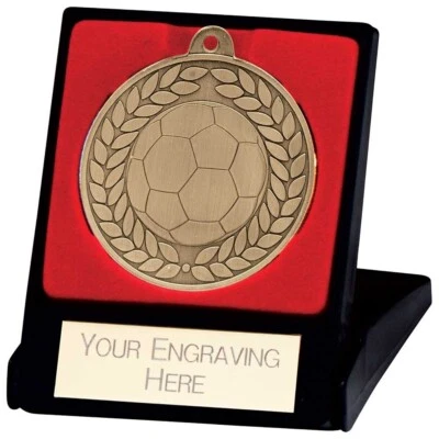 TREND Fußball Medaille in Box Flieger Sieger Preis Auszeichnung KOSTENLOSE PERSÖNLICHE GRAVUR MB24624