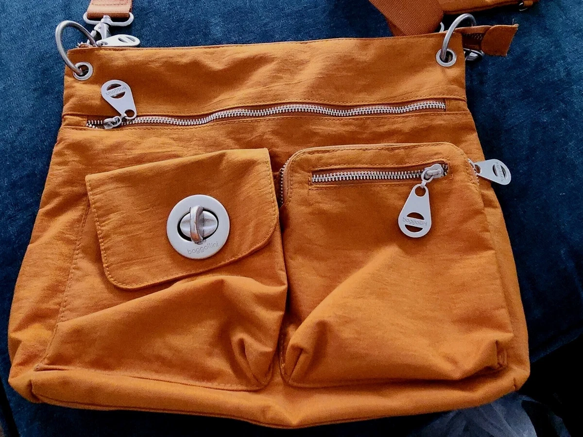 Baggallini big sydney bag clearance