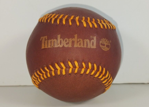 Balle de baseball en cuir Timberland publicité affichage en magasin promo - Photo 1 sur 8