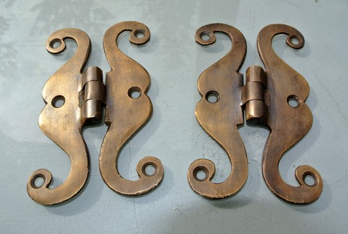 2 small snake hinge old aged style solid Brass kitchens antiques doors 4" inch - Picture 2 of 4