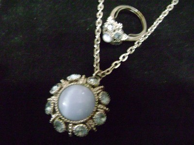 vtg 1974 Avon ''Moon Magic'' pendant necklace/ring set featuring moonglow blue