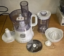 Kenwood FP220 750w Food Processor with Liquidizer & Attachments