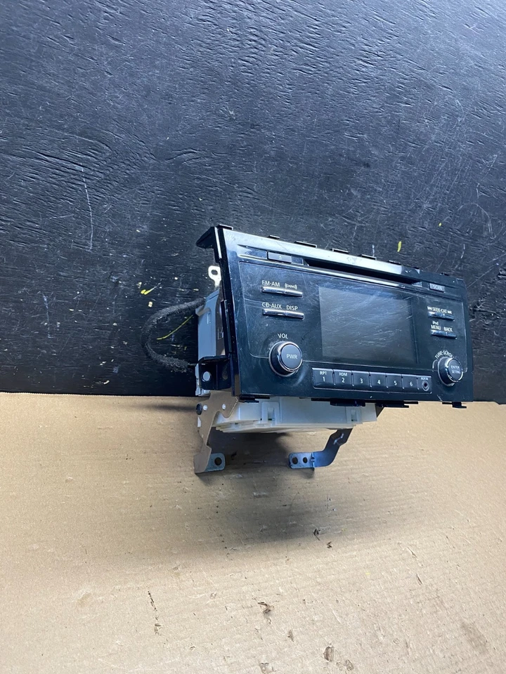 Nissan Altima 2013 a 2015 receptor de pantalla de radio AM-FM reproductor de CD OEM S6519 DG Foto 2 de 4