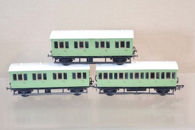 RATIO KIT GEBAUTER SCHWADER von 3 HIGHLAND RAILWAY HR 4 RAD SUBURBAN COACH 2om