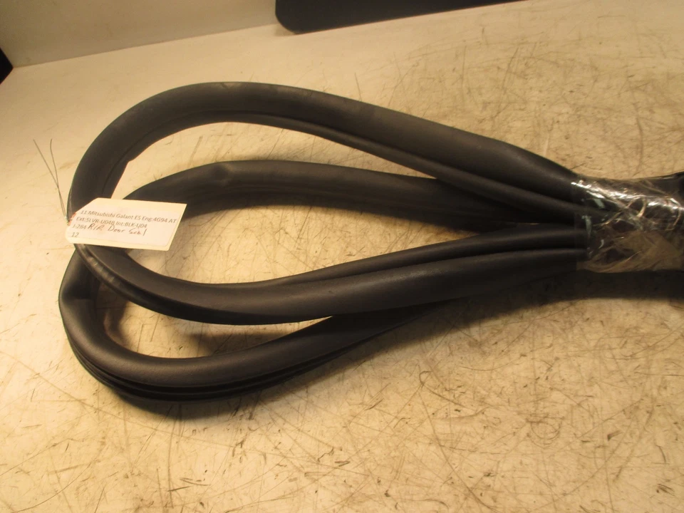 Mitsubishi Galant ES 2011 OEM sello de puerta de pasajero trasero goma resistente al clima  Foto 3 de 4