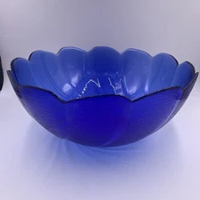 ARCOROC GLASS SERVING BOWL--SWIRL DESIGN-Cobalt Blue, 9 1/2"  Wide, 4" Deep