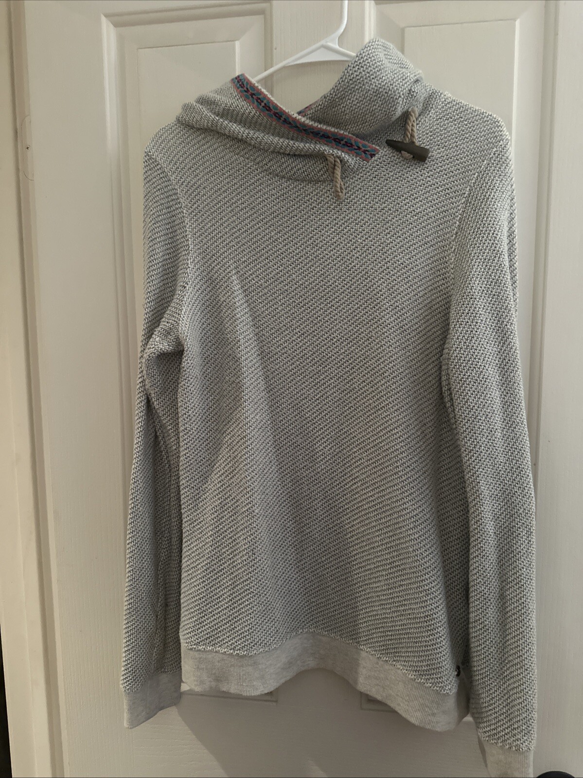 Size Large Roxy Sweater ￼ - image 1