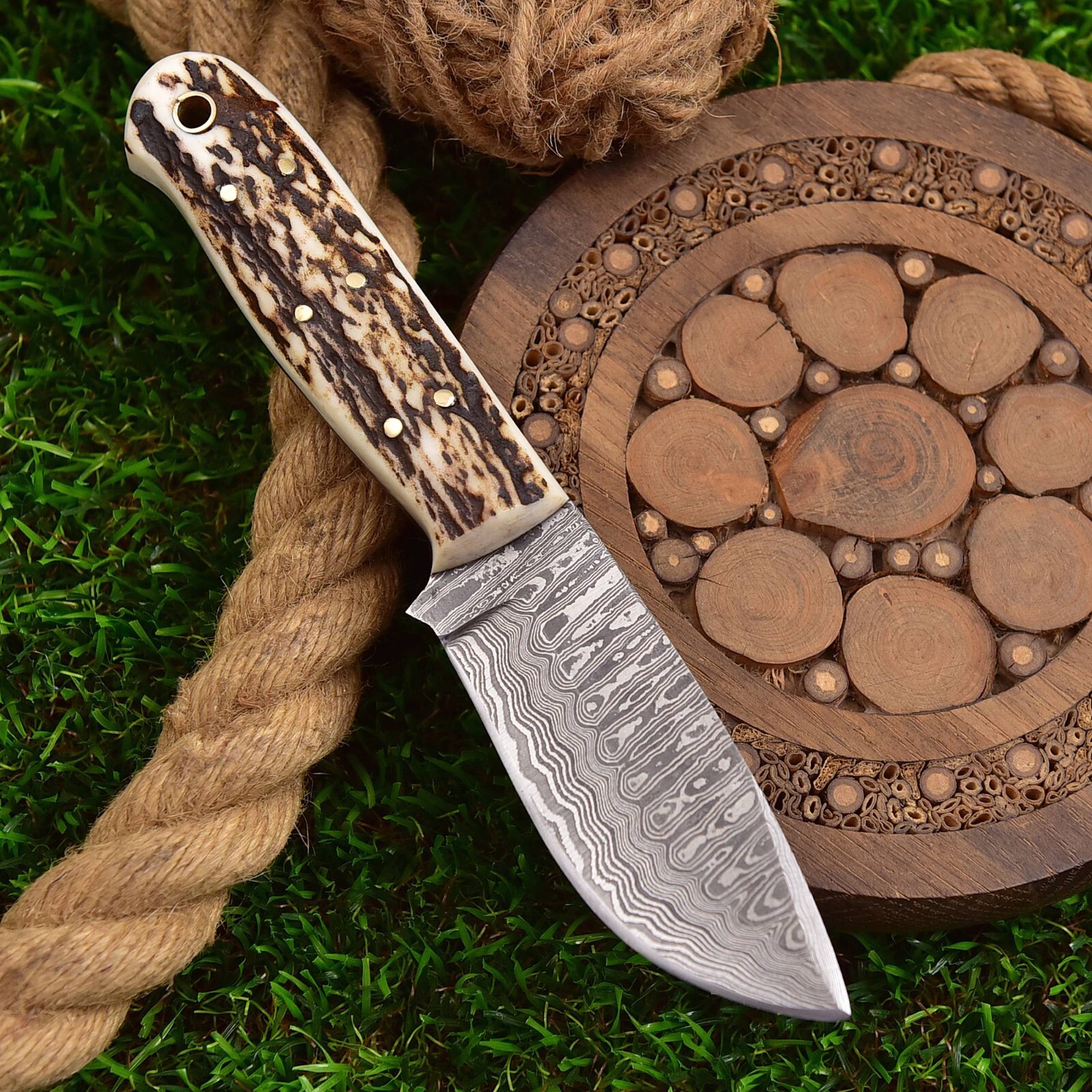 CUSTOM HANDMADE DAMASCUS HUNTING AND SKINNING KNIFE WITH DEER STAG HORN