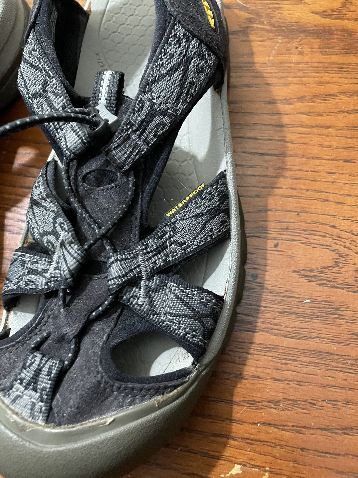 Keen Women newport H2 hike water trail Shoe 10W 8.5M vents easy pull $110